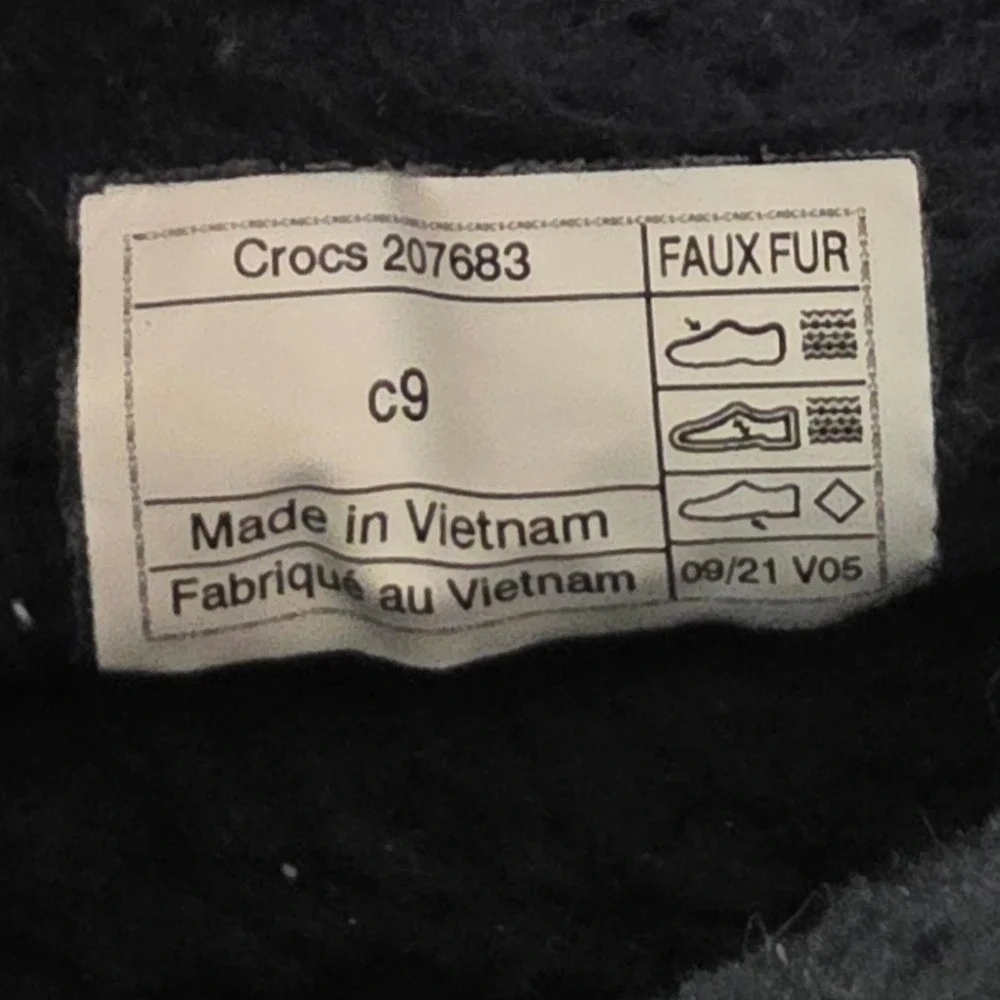 Crocs Classic Neo Puff Boots Kids C9 Black Red Camo Insulated Winter 207683